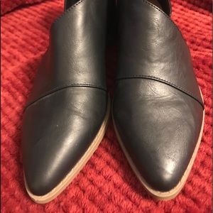 Universal threads Slip on